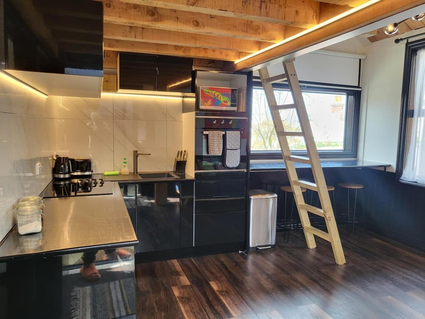 A Stone'S Throw From Town Tiny Home ดะนีดิน ภายนอก รูปภาพ